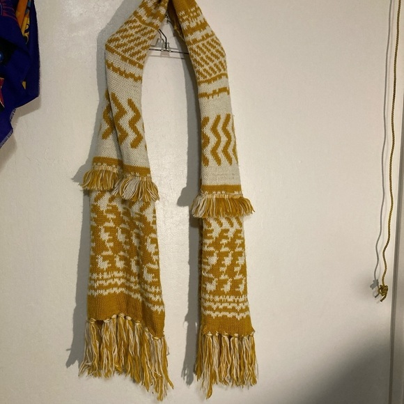 🌈 Huge tiered fringe scarf - Picture 1 of 5
